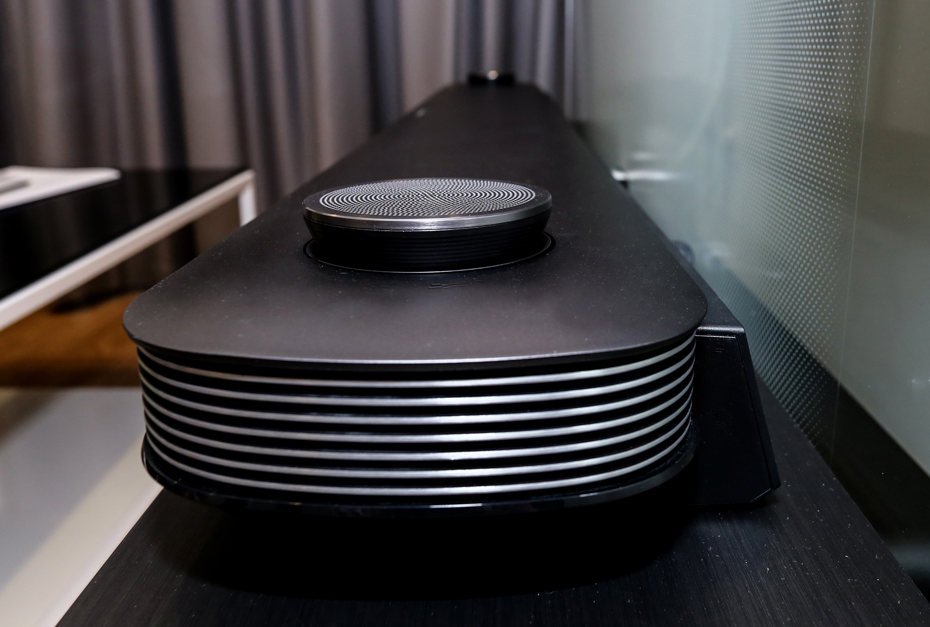 LG Signature W gia 300 trieu dong. anh 8