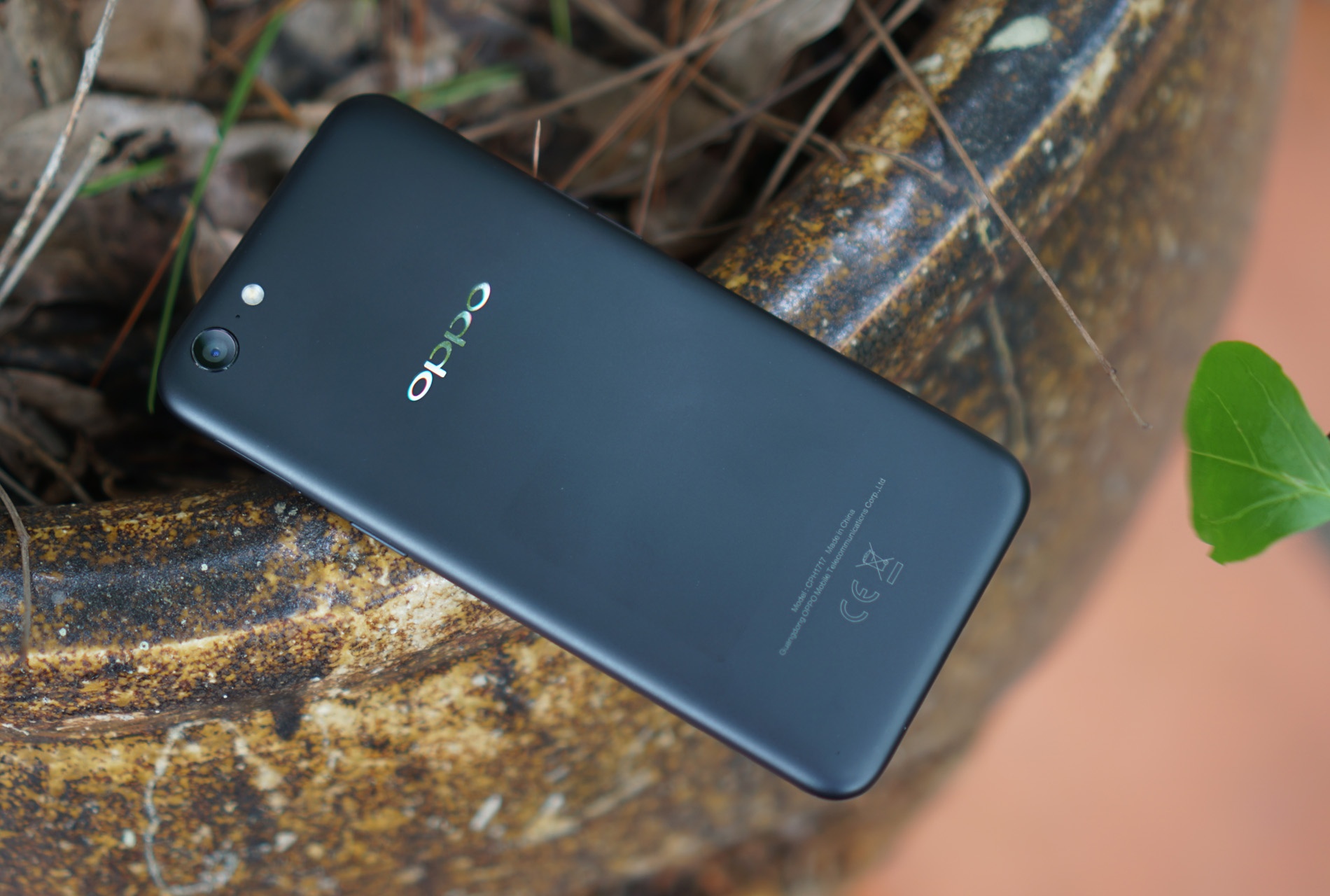 Danh gia nhanh Oppo A71: Thiet ke cu, hieu nang on hinh anh