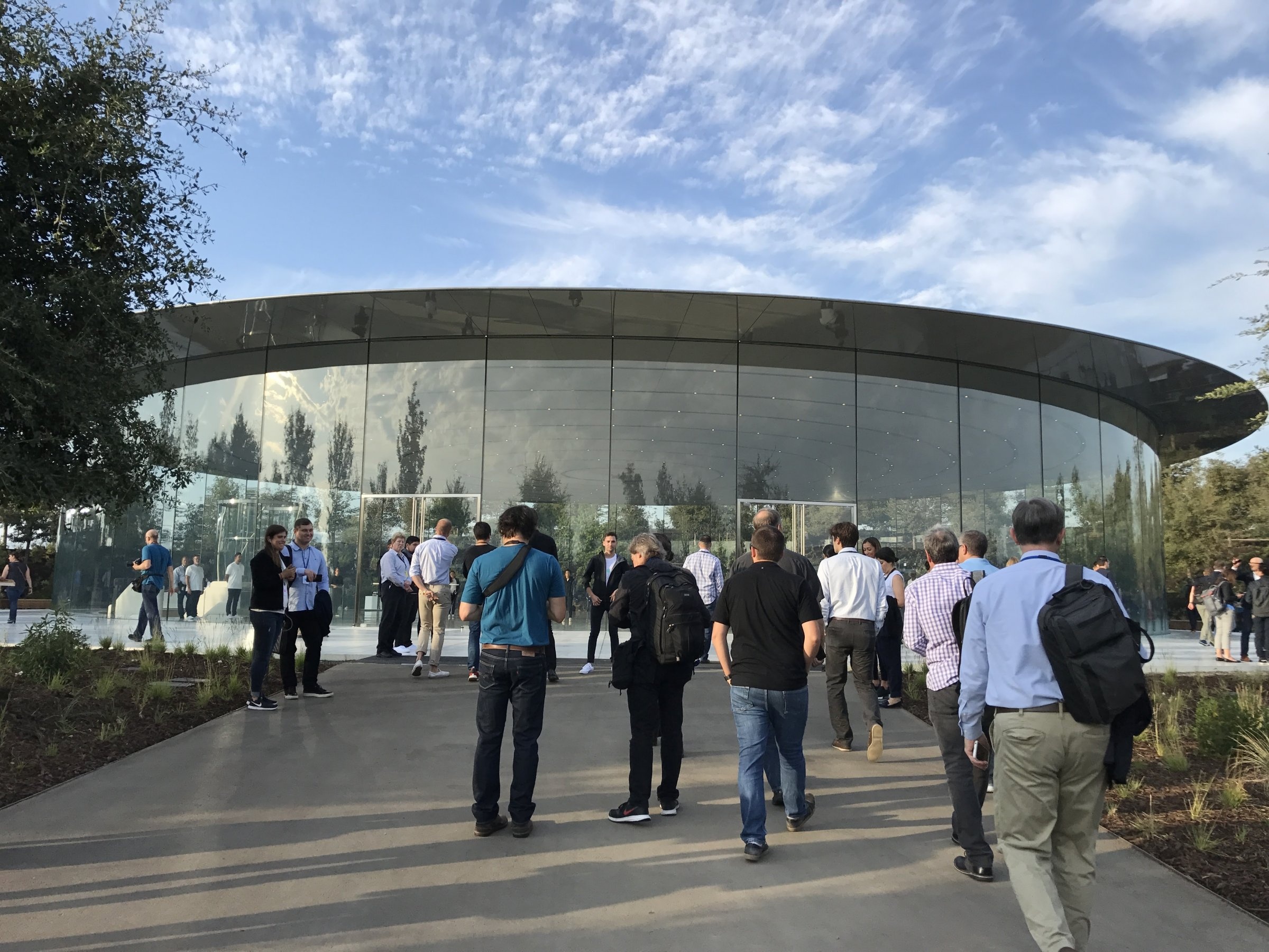 thang máy xoay tròn bên trong trụ sở Apple ảnh 1 thang may xoay tron ben trong tru so Apple anh 1