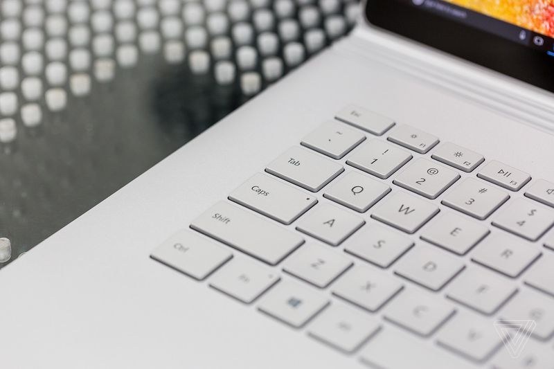 Microsoft Surface Book ra mat anh 10