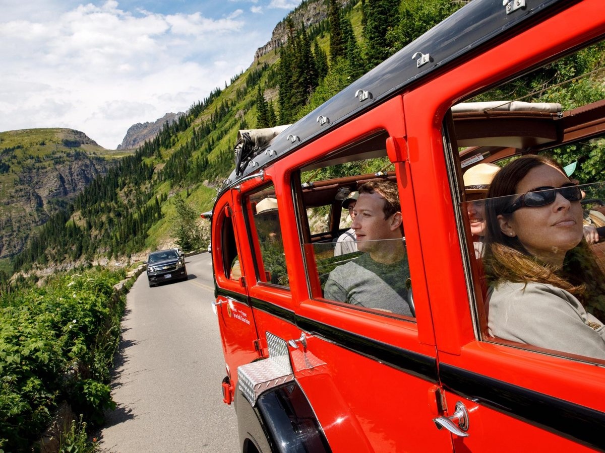 Mark Zuckerberg di xe gi anh 9