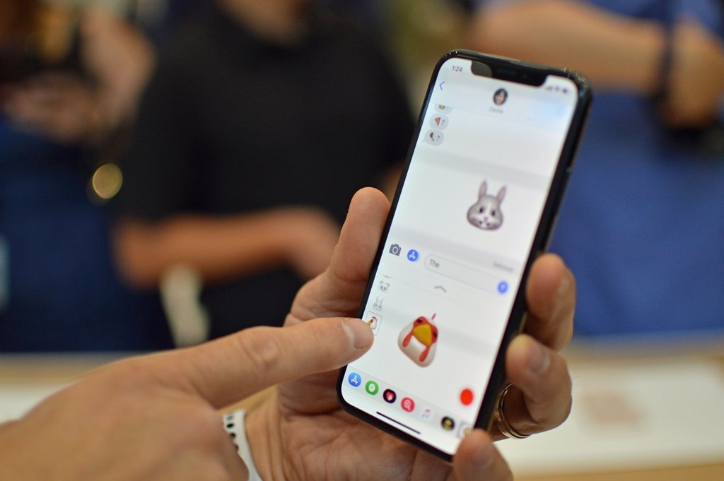 Khong con nut Home, su dung iPhone X nhu the nao? hinh anh