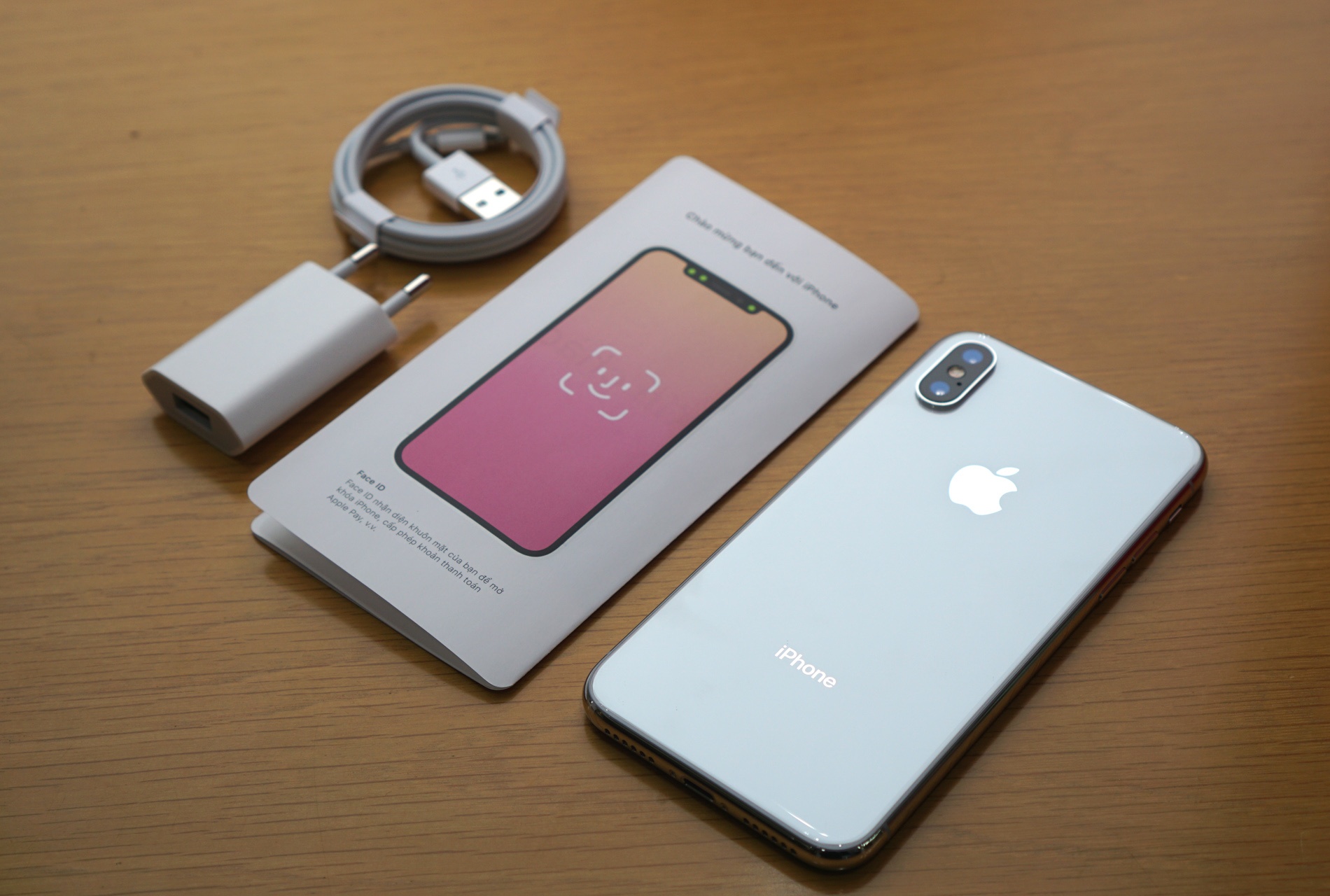 Mo hop iPhone X chinh hang anh 3