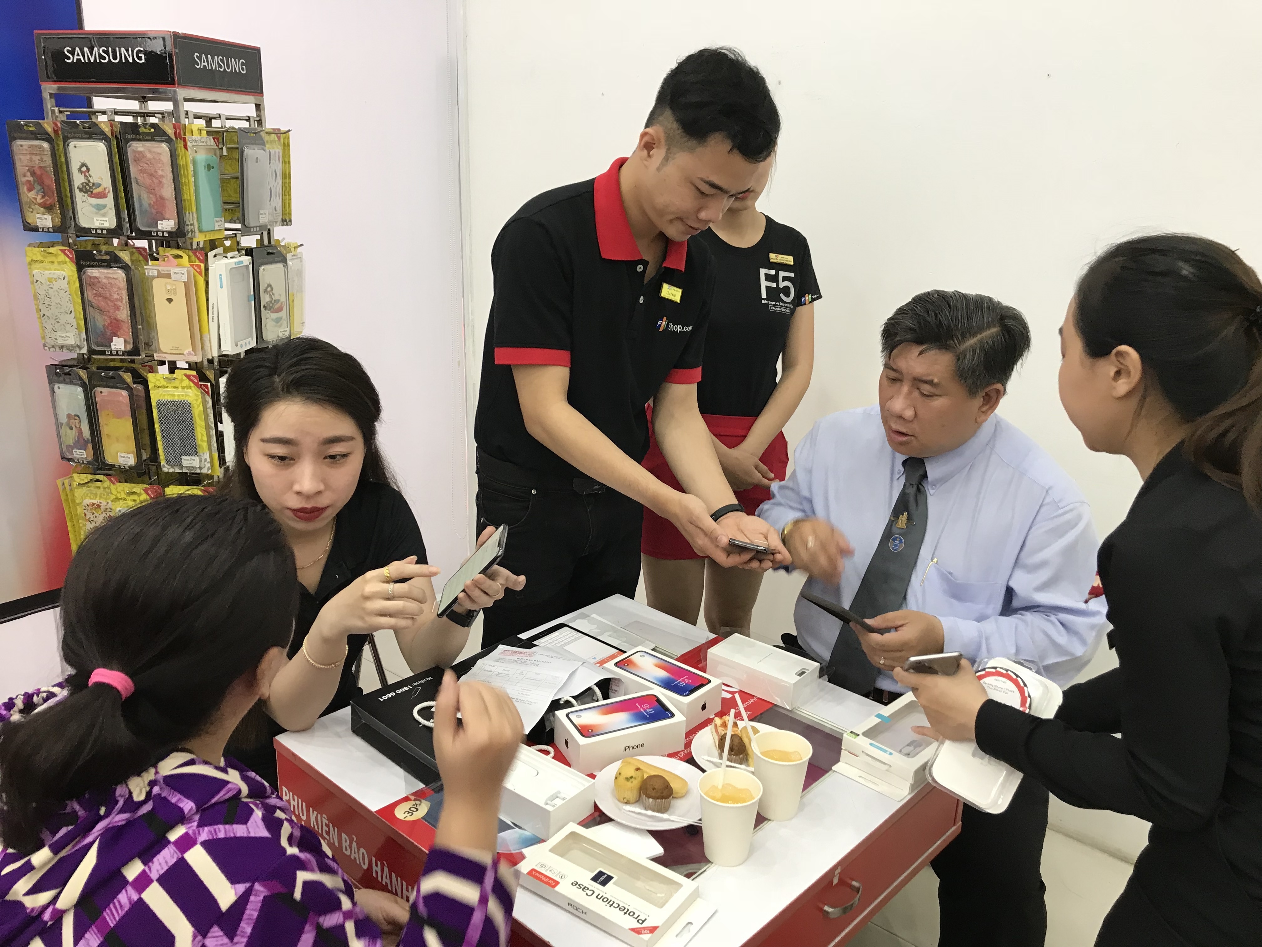 Mo ban iPhone X anh 3