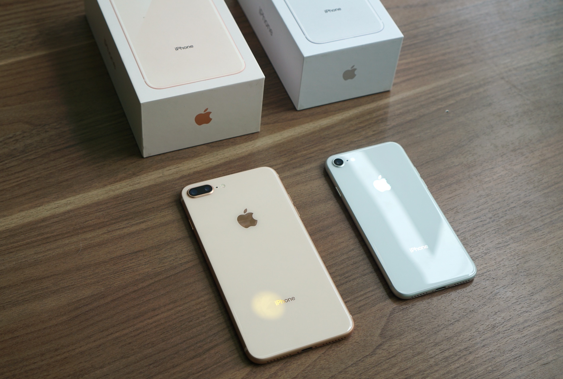 Loan gia iPhone 8, 8 Plus tai Viet Nam hinh anh