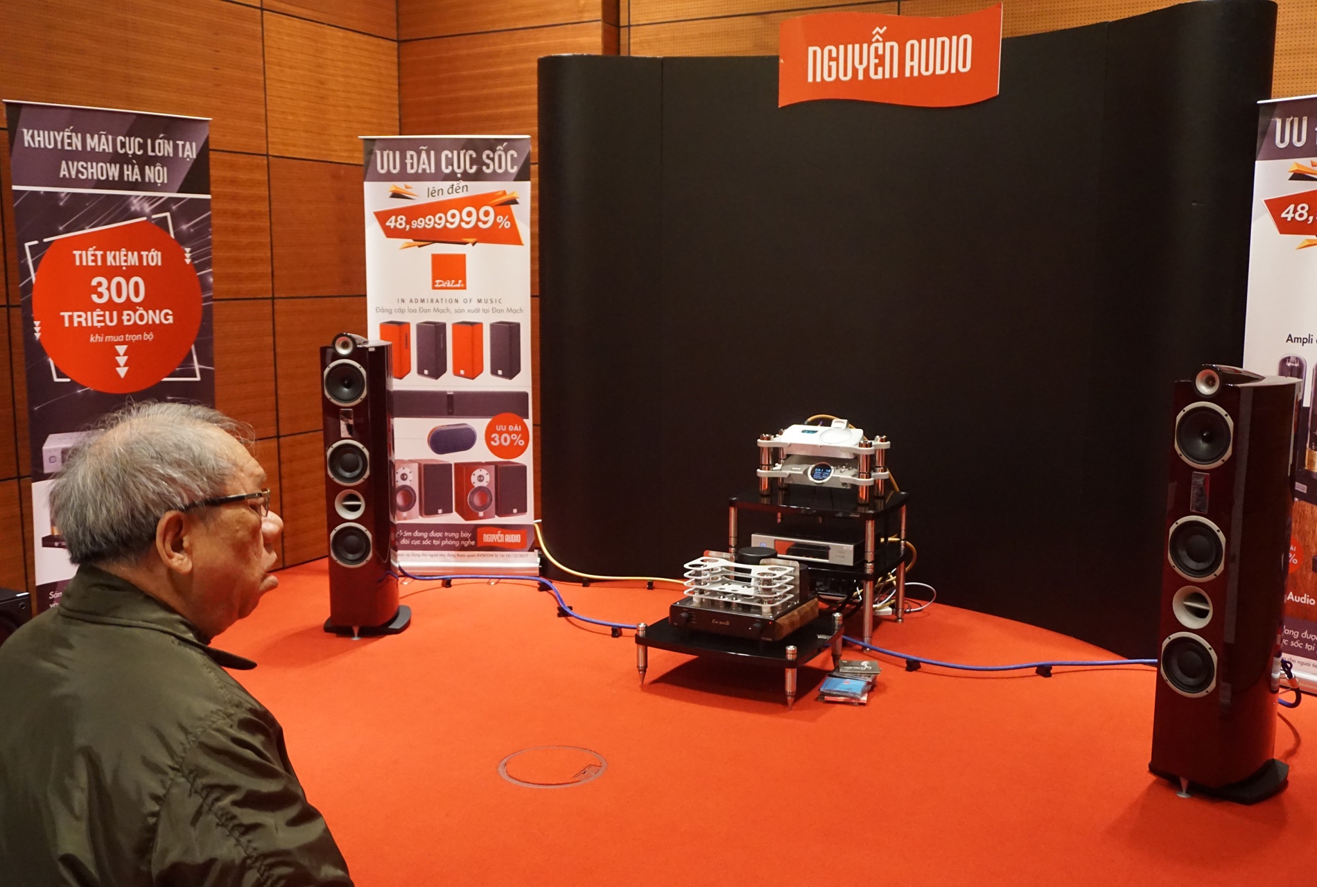 AV Show Ha Noi khai mac anh 8