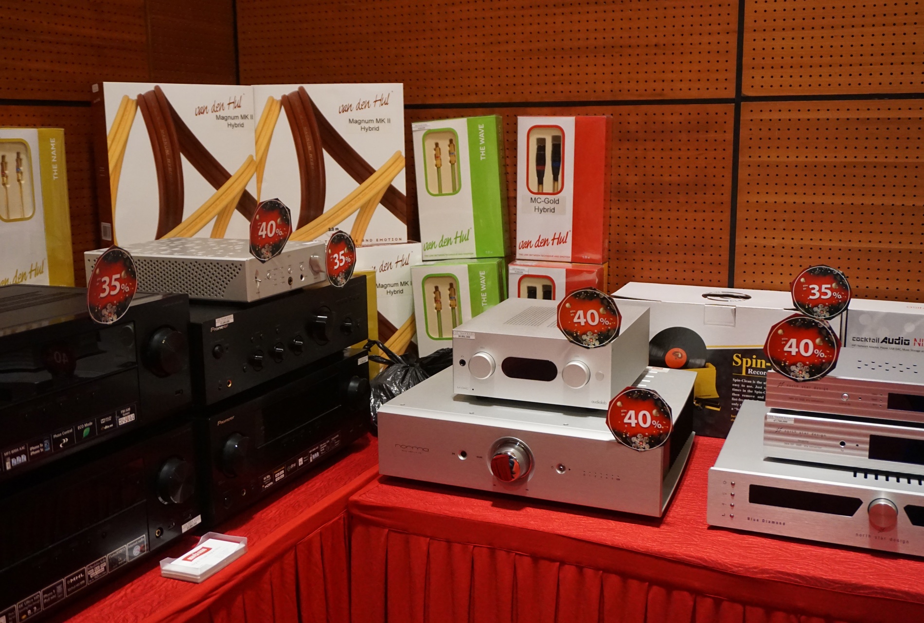 AV Show Ha Noi khai mac anh 3