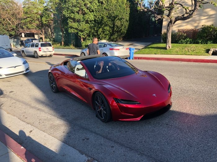 Tesla Roadster chet may trong lan ra duong chay thu dau tien hinh anh