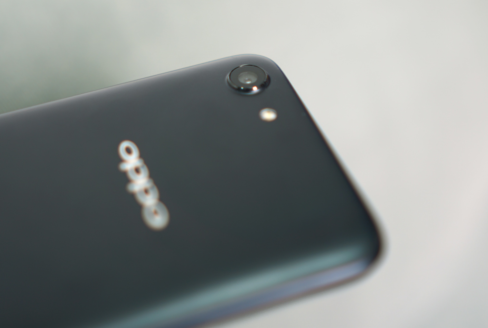 Mo hop Oppo A83 anh 11