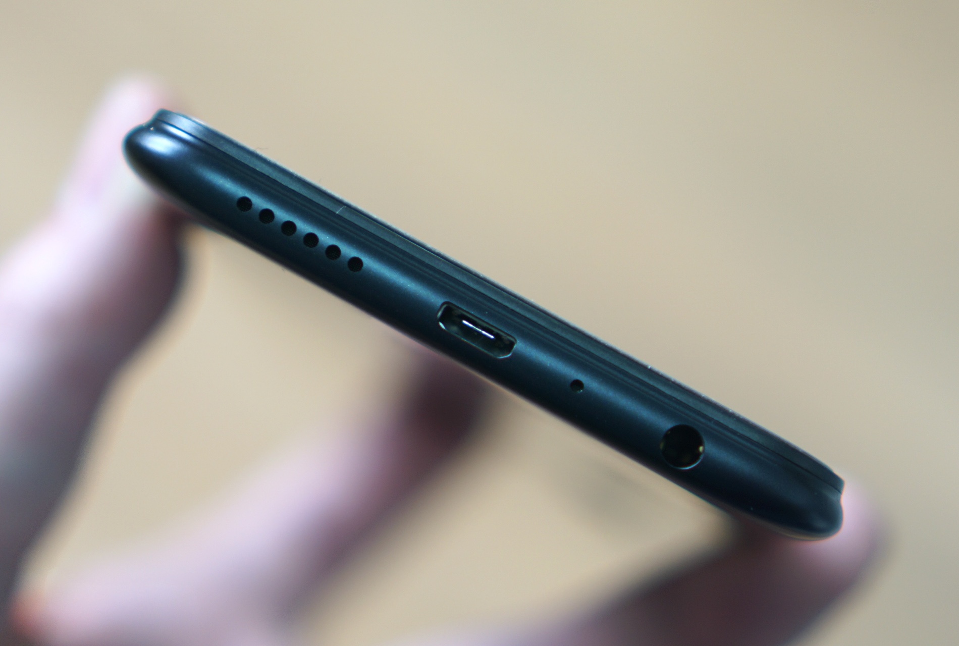 Mo hop Oppo A83 anh 5