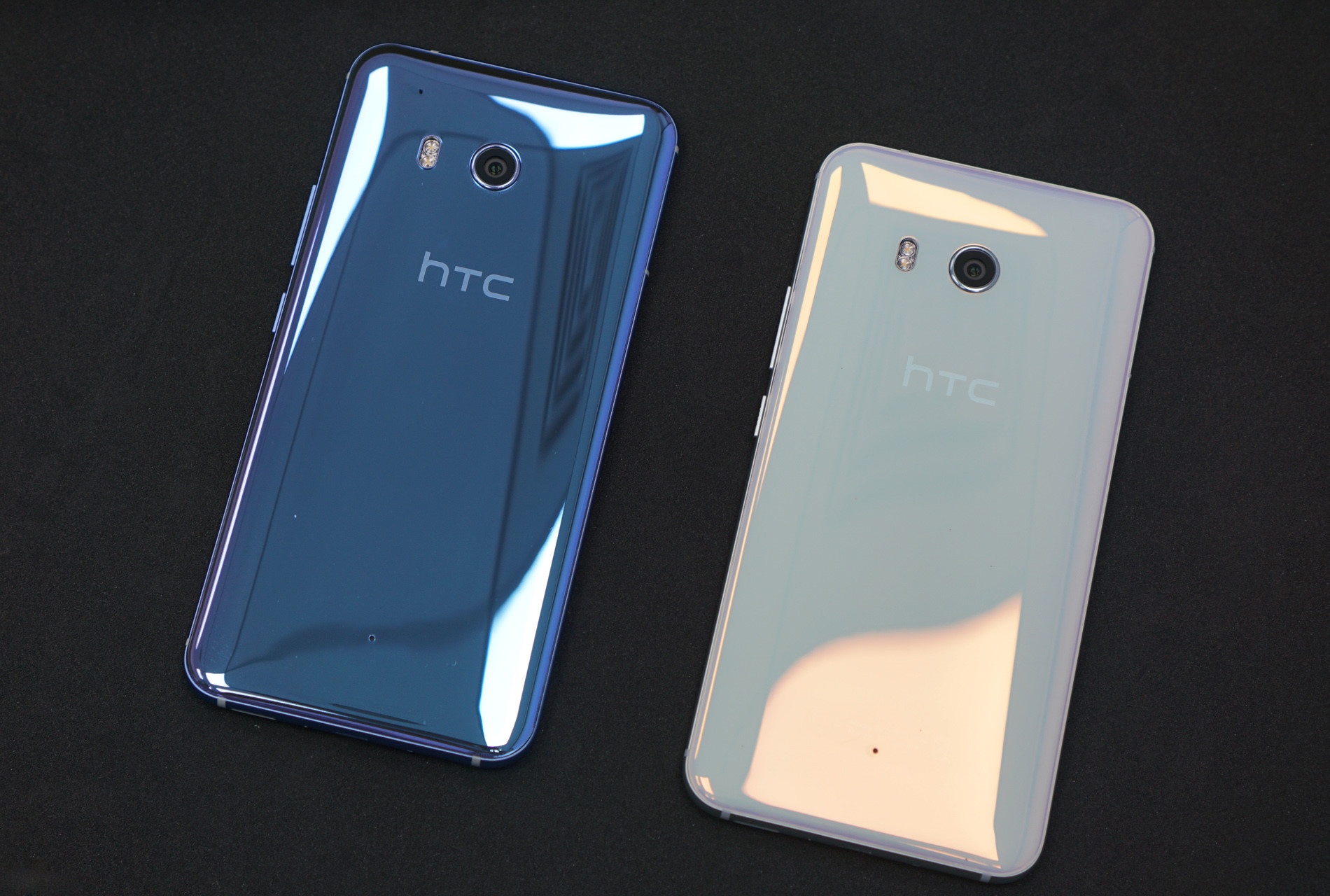 HTC U11 giam gia gan 6 trieu dong tai Viet Nam hinh anh