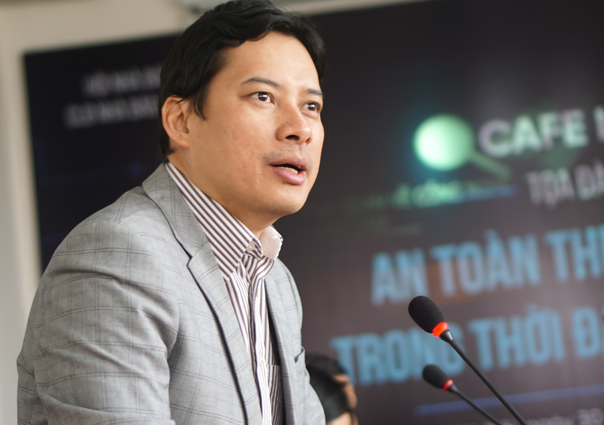 'Quang cao vu khi, tien gia tran lan tren Facebook' hinh anh