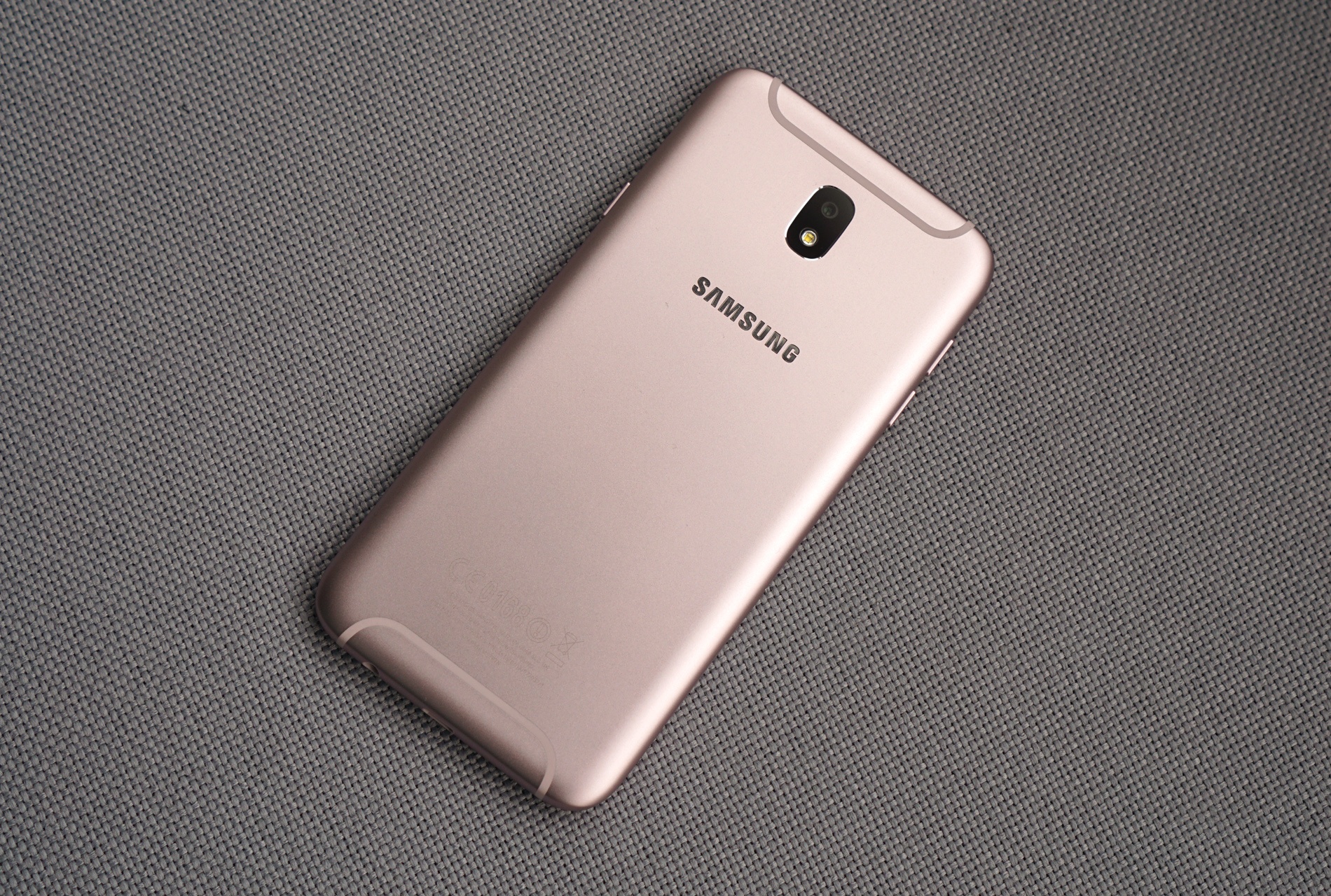 Can canh Galaxy J7 Pro mau hong anh 3