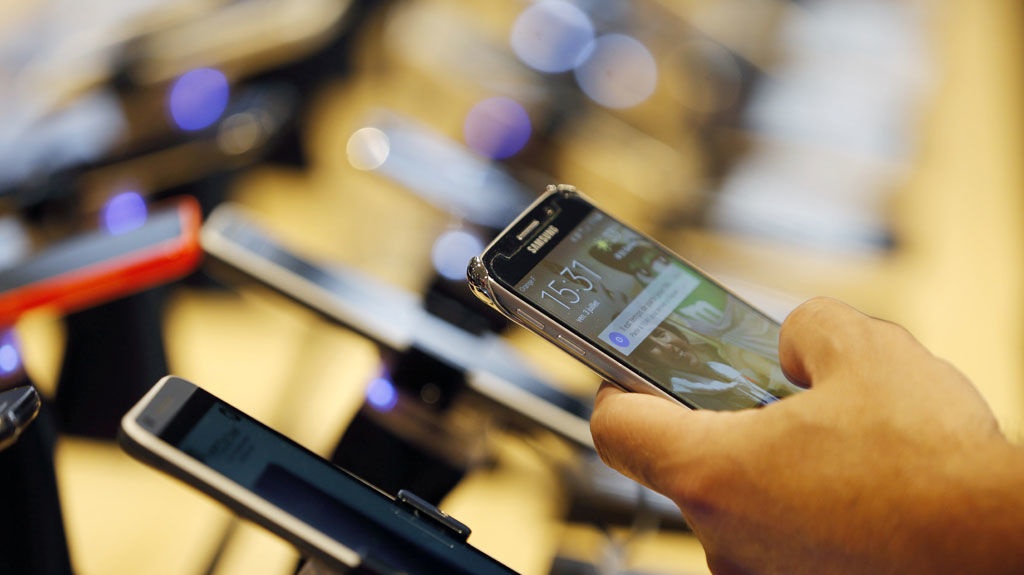 Thi truong di dong can Tet anh 4