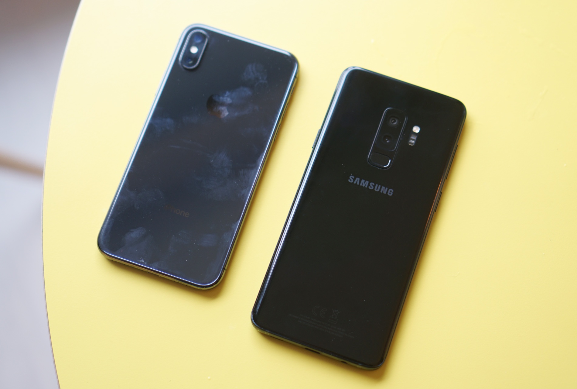 So sanh Galaxy S9+ va iPhone X anh 2