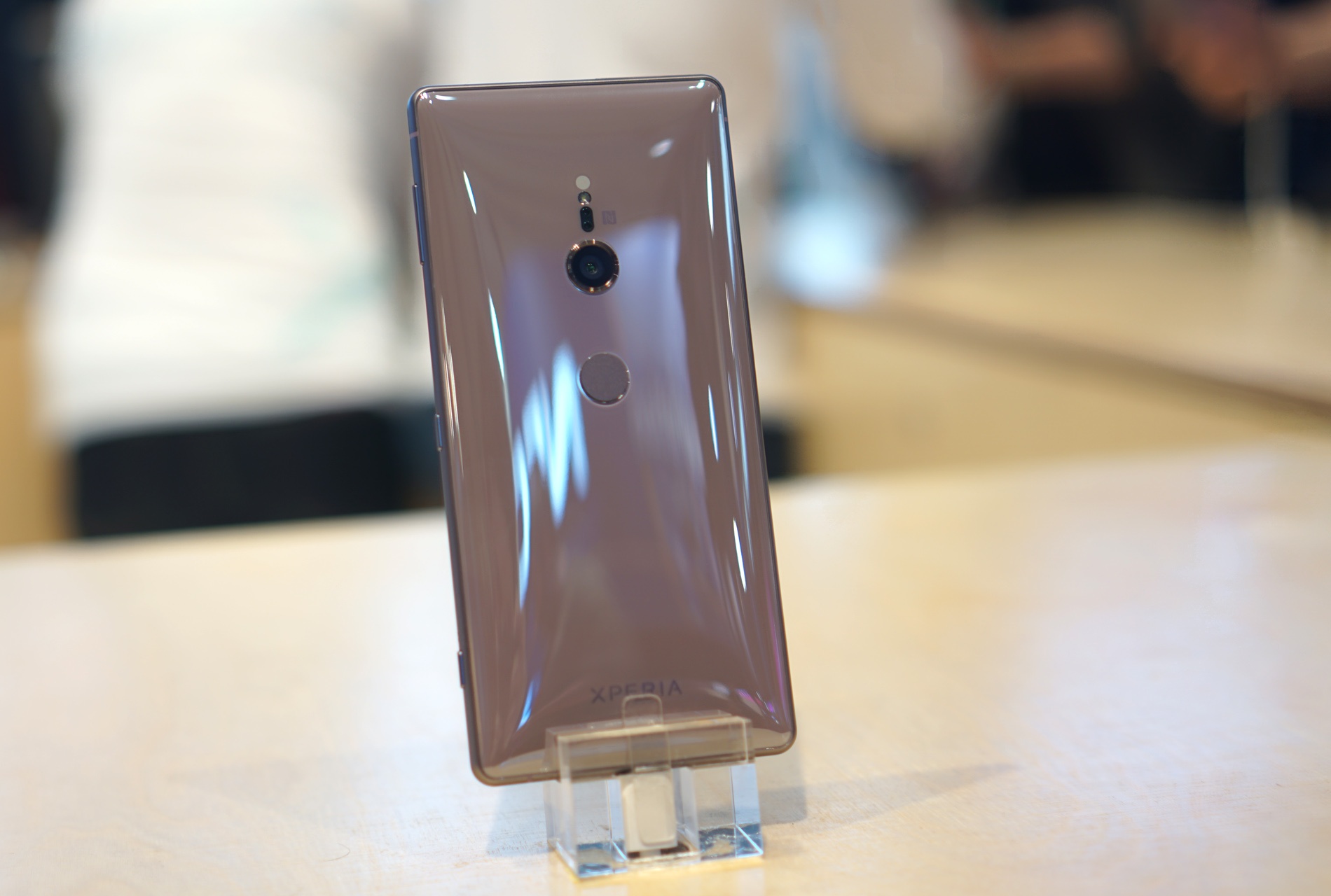 Anh thuc te Xperia XZ2 anh 3