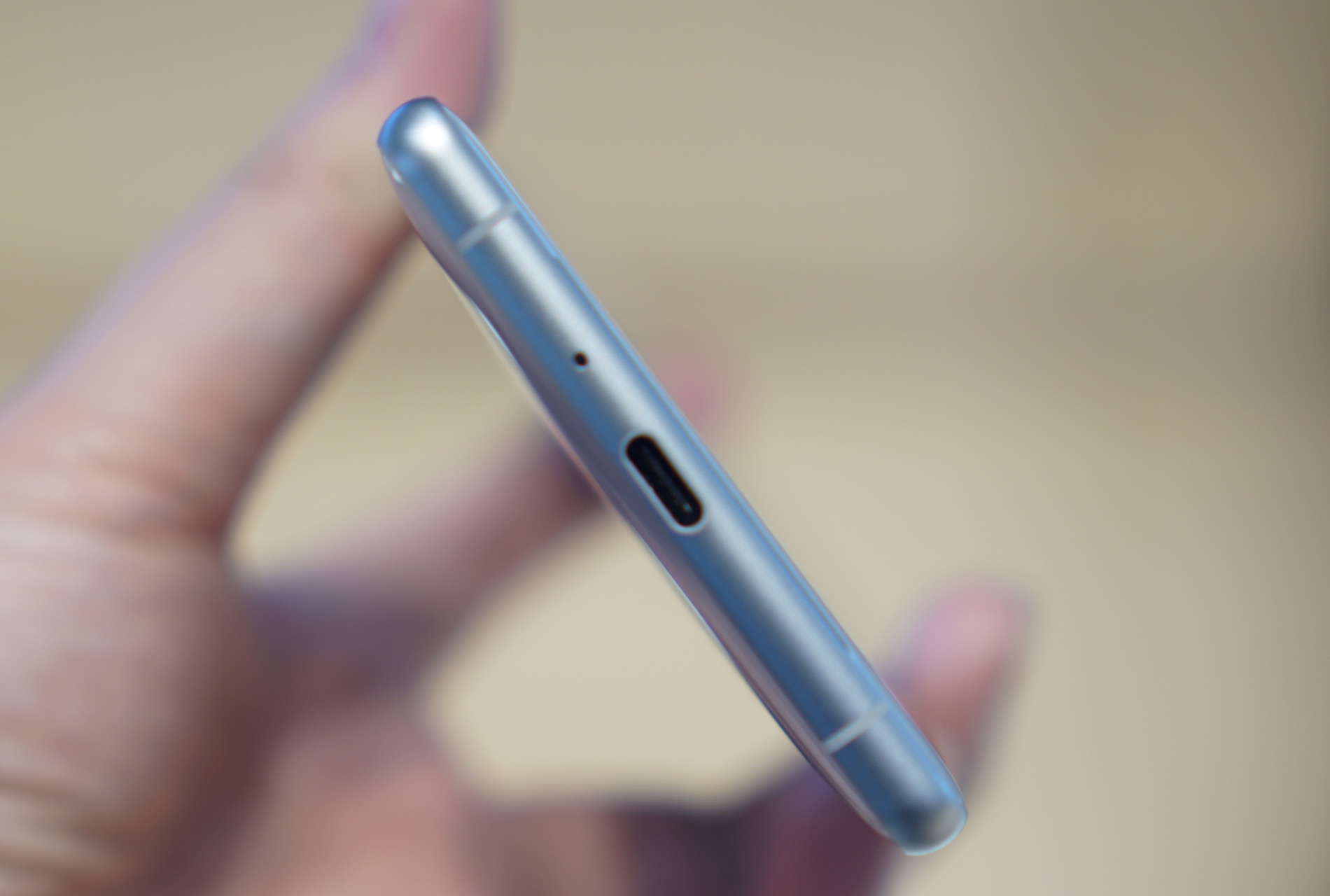 Anh thuc te Xperia XZ2 anh 6