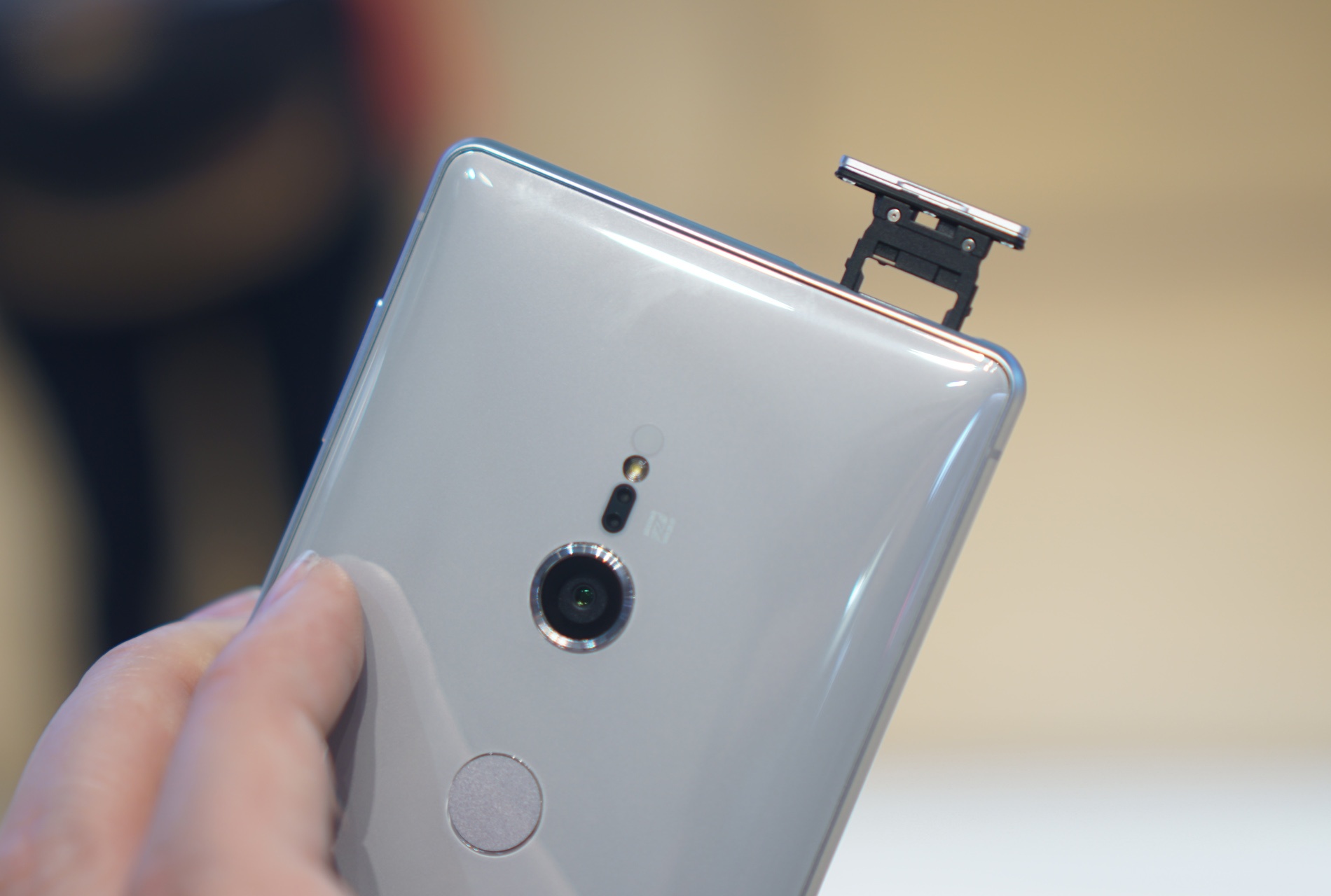 Anh thuc te Xperia XZ2 anh 7