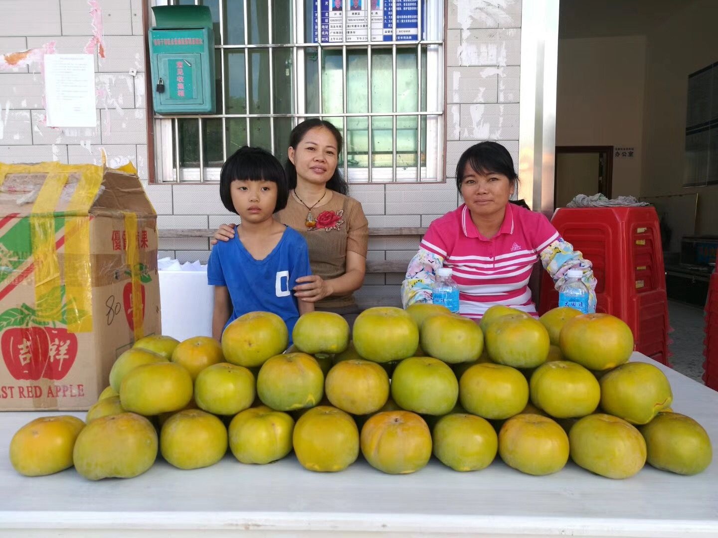 Nong dan Trung Quoc va cuoc choi ban hang online hinh anh