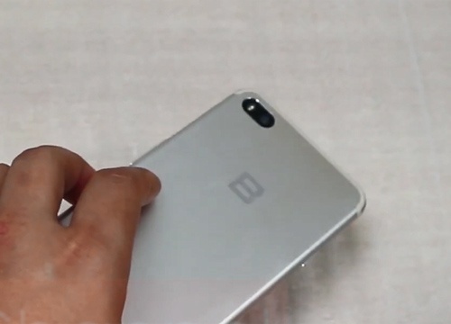 Lo anh smartphone duoc cho la Bphone 2018 hinh anh