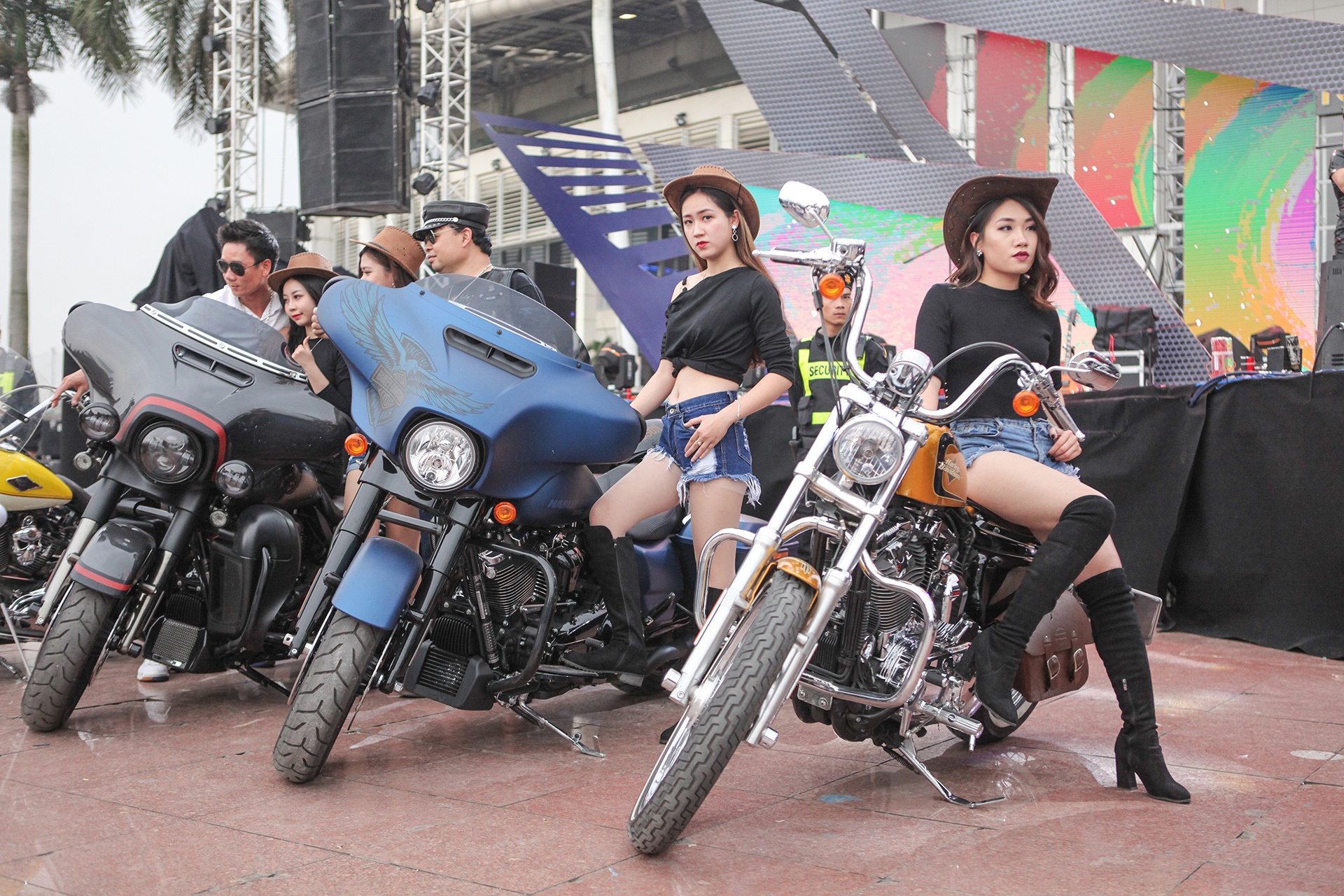 Hang tram chiec Harley-Davidson tu tap tai Ha Noi hinh anh