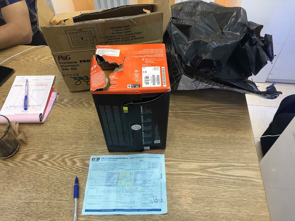 Bi moc trom Sony Alpha A9 khi dung dich vu giao hang hinh anh