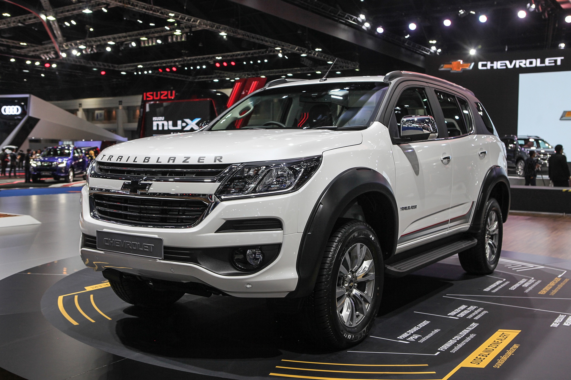 Chevrolet Trailblazer tai Thai Lan anh 1