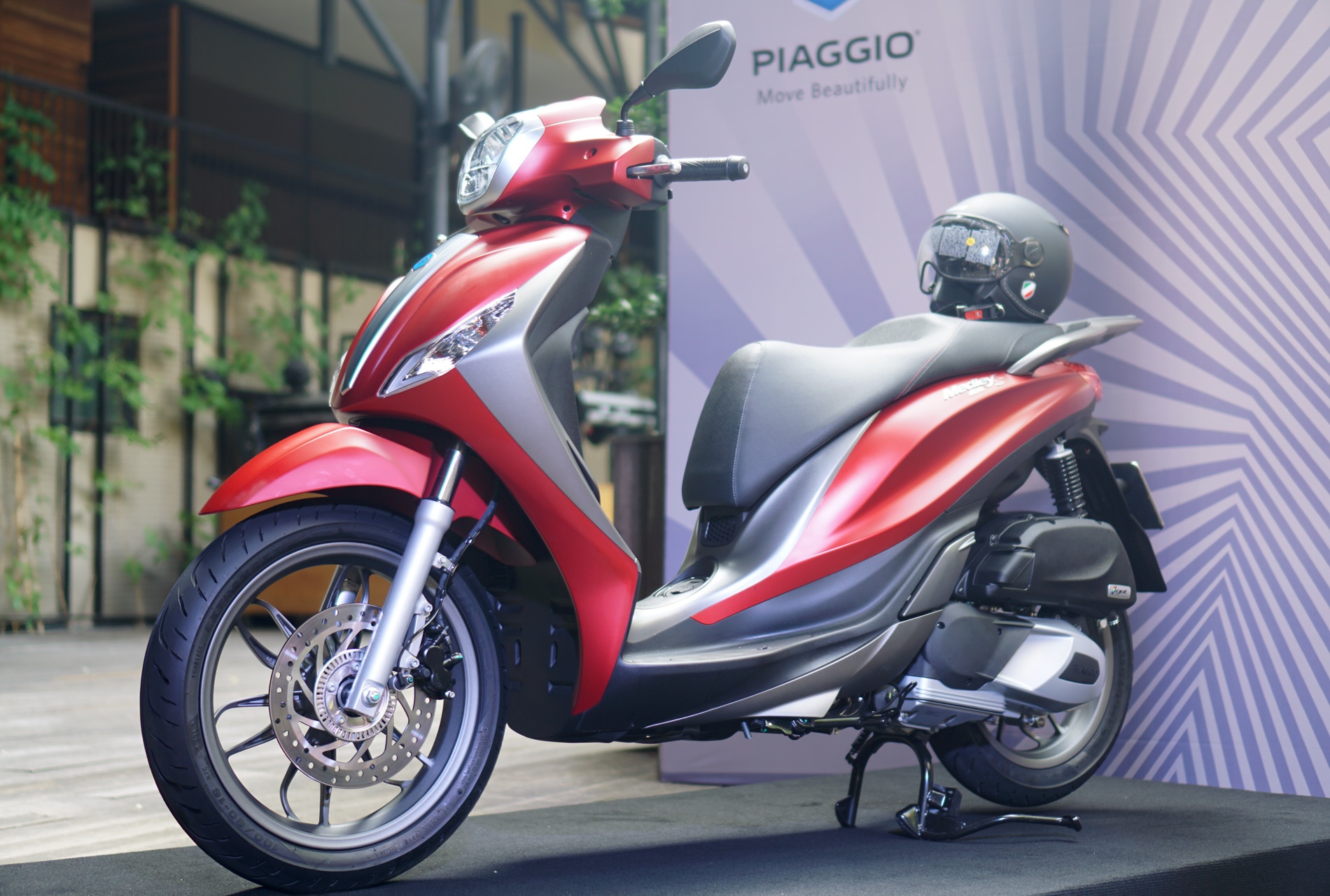 Piaggio ra Medley 2018: Dong co moi, gia tu 72,5 trieu dong o VN hinh anh
