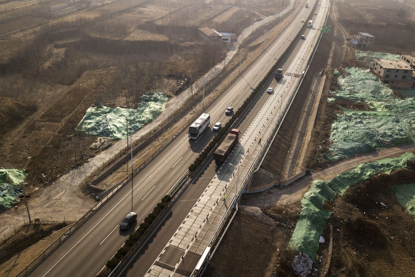 Duong cao toc sieu thong minh, tu sac dien cho oto tai TQ hinh anh