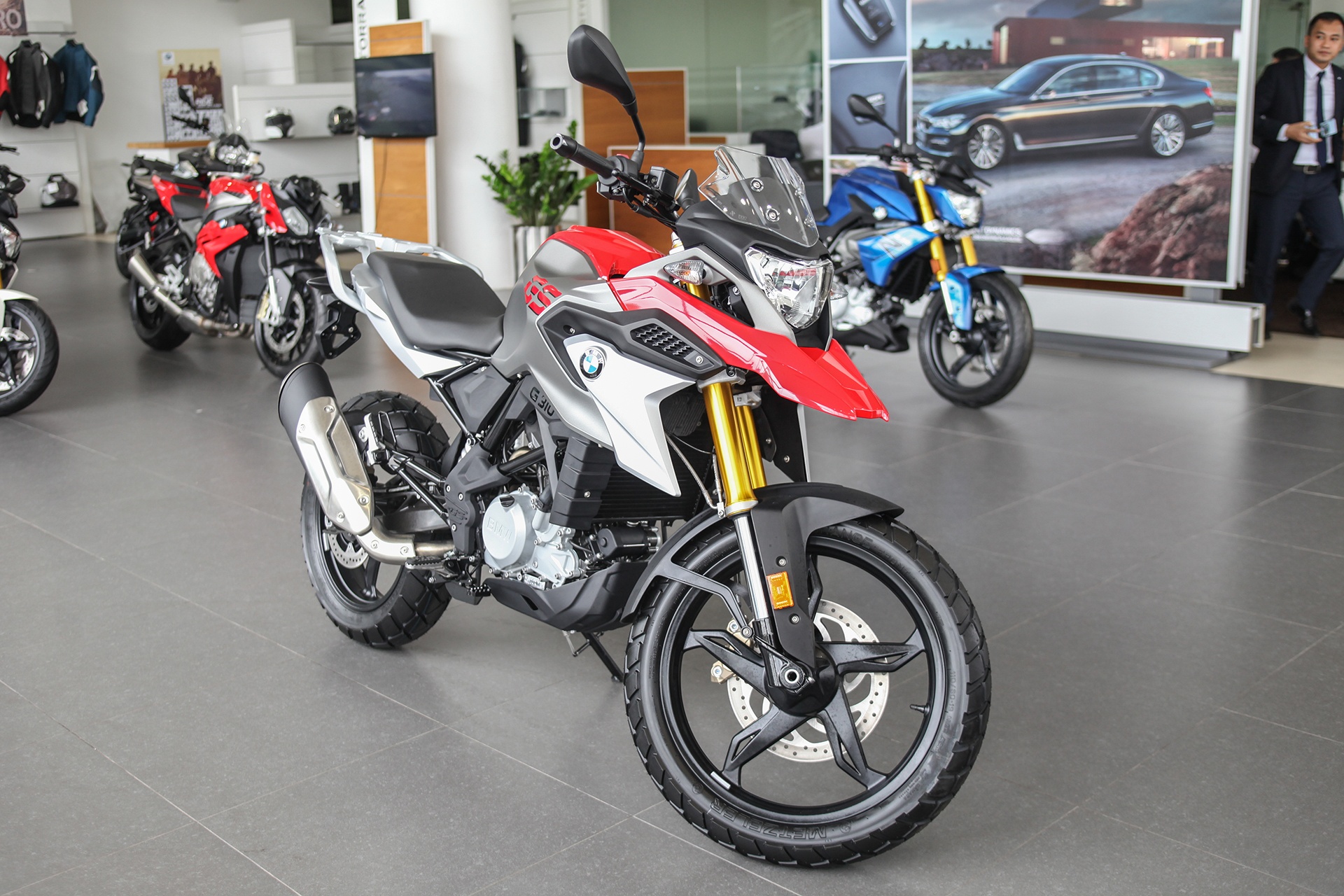 Can canh bo doi BMW G 310 GS va BMW G 310 R tai Viet Nam hinh anh