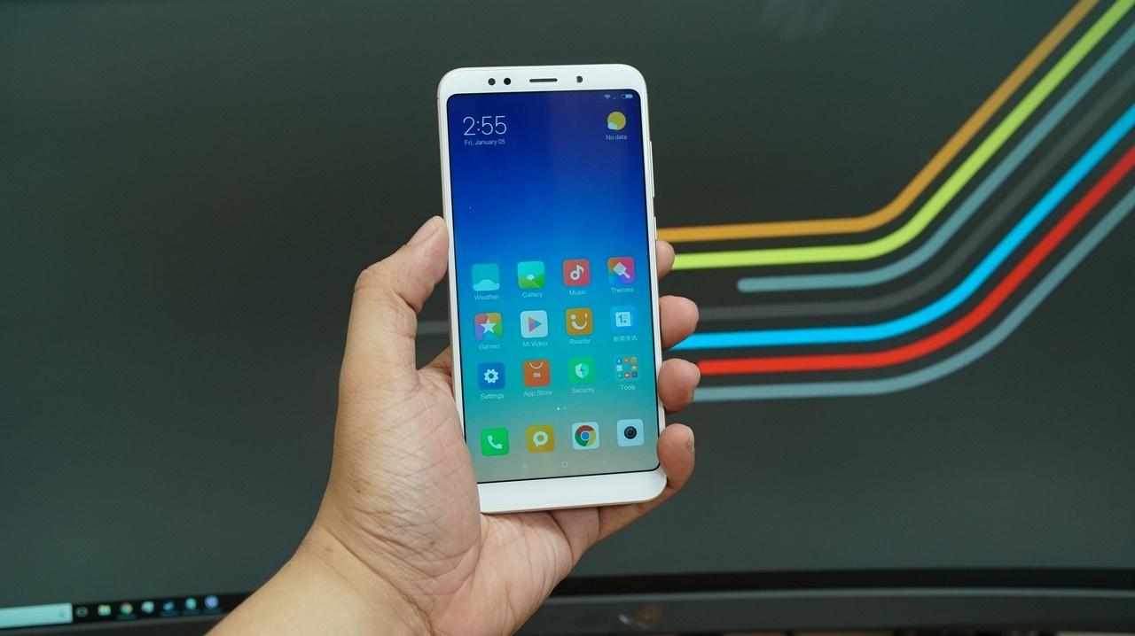 5 smartphone man hinh lon gia tam trung anh 1