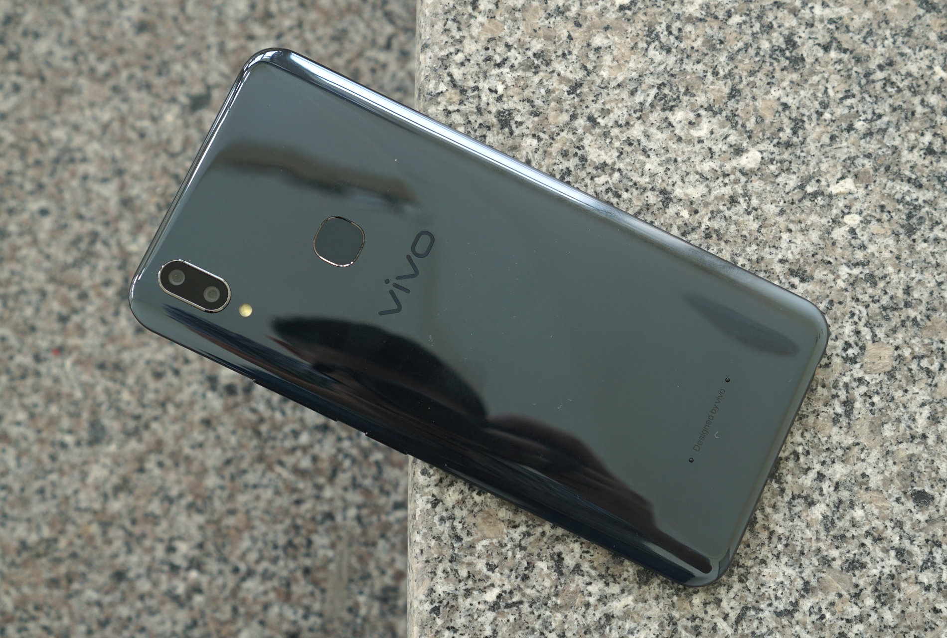 Danh gia Vivo V9 anh 3
