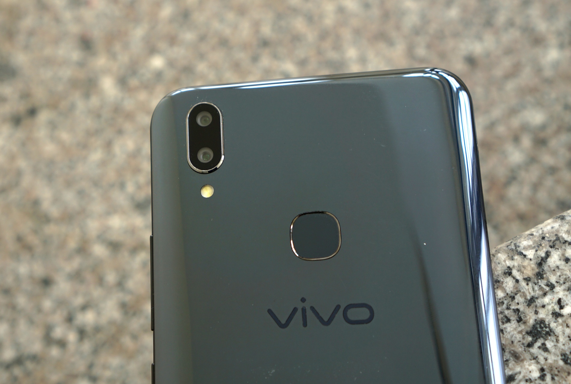 Danh gia Vivo V9 anh 4