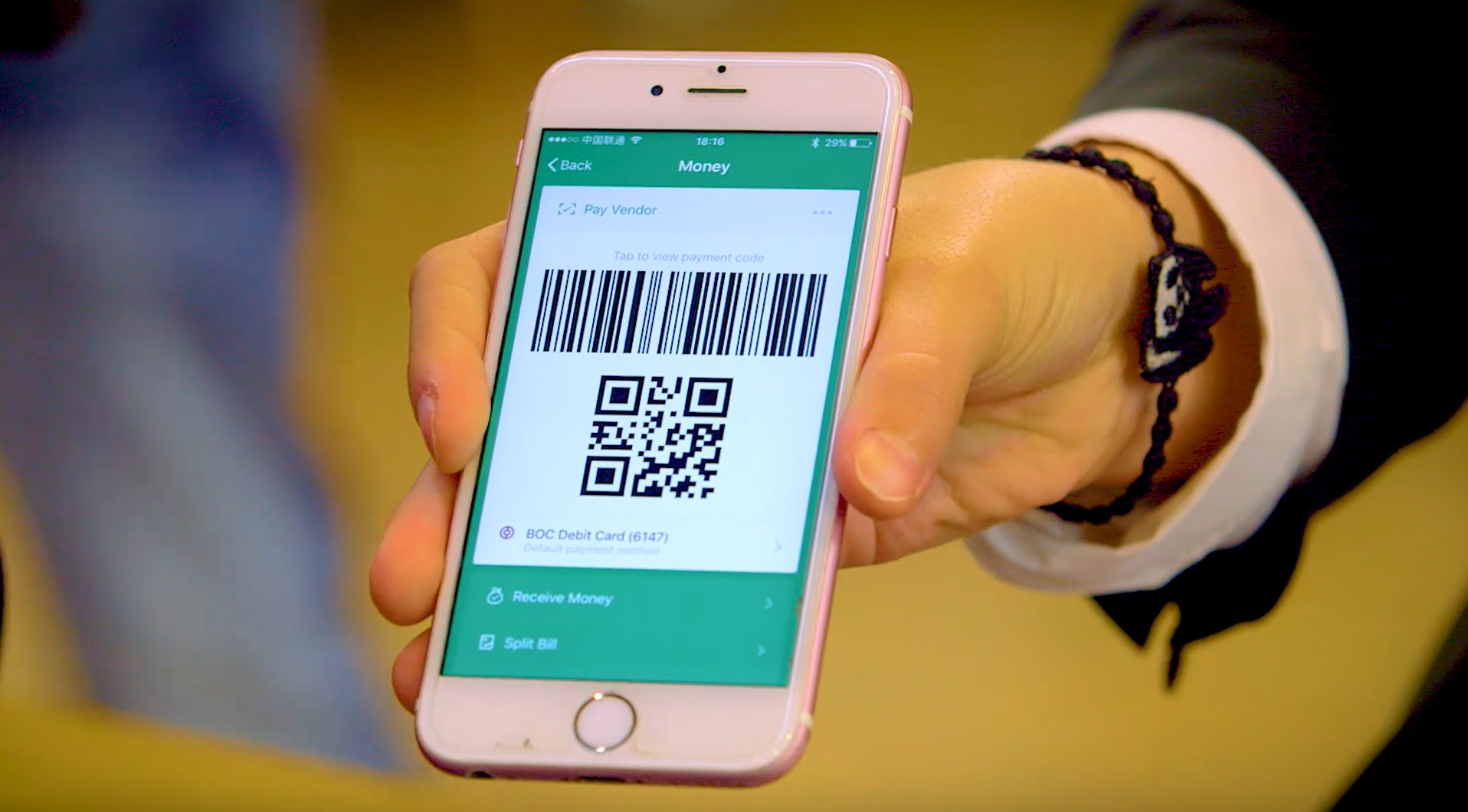 Bitcoin, smartphone se dan day tien mat vao cho chet? hinh anh