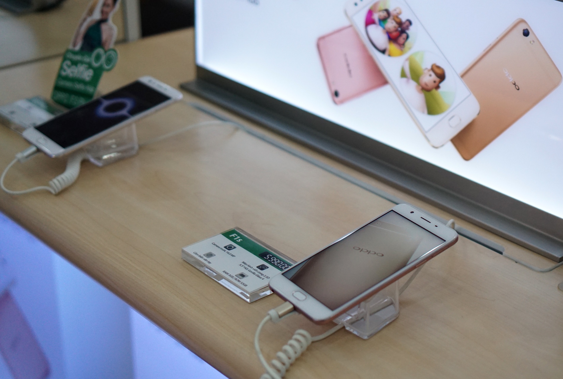 thi truong di dong Viet Nam anh 1