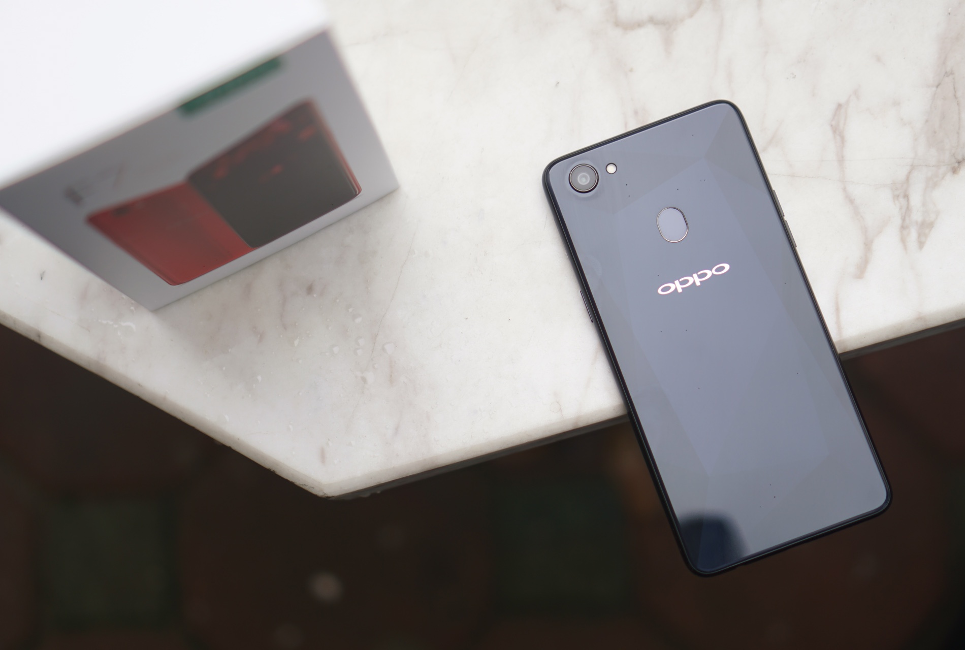 Anh Oppo F7 mau den kim cuong anh 10