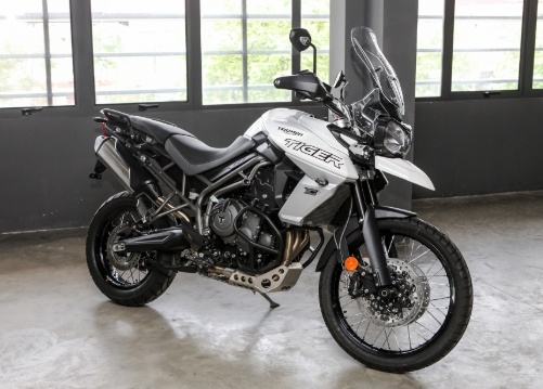 Triumph Tiger 800 XCA 2018 dau tien ve Viet Nam hinh anh