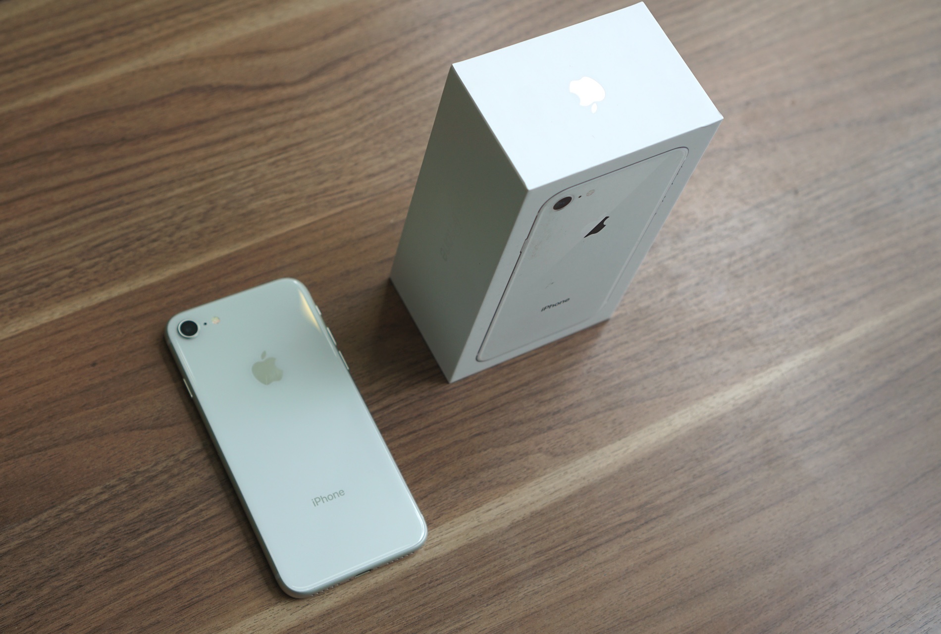 iPhone 8 xach tay giam gia anh 1