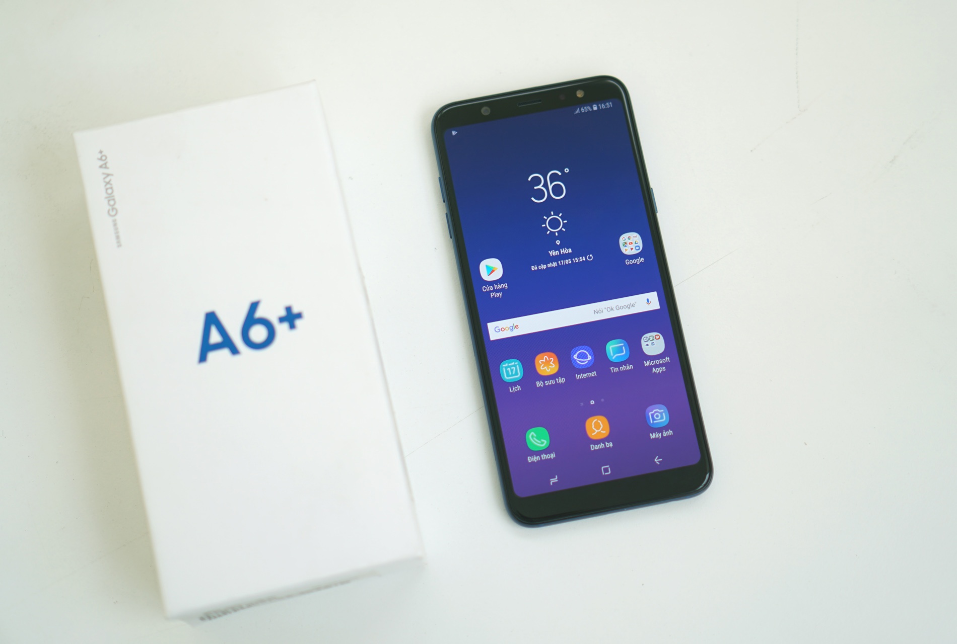 Mo hop Galaxy A6+ man hinh AMOLED, gia 9 trieu hinh anh