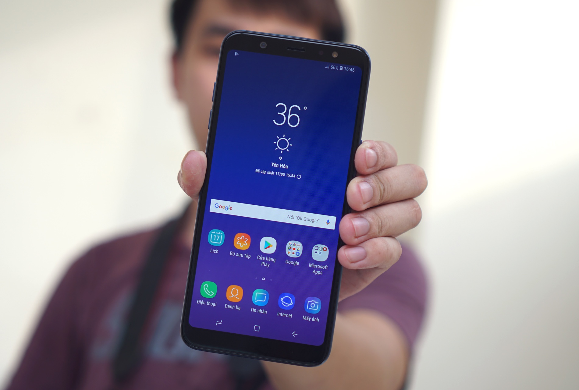 Mo hop Galaxy A6+ anh 5