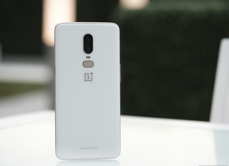 Co nen mua OnePlus 6 anh 3