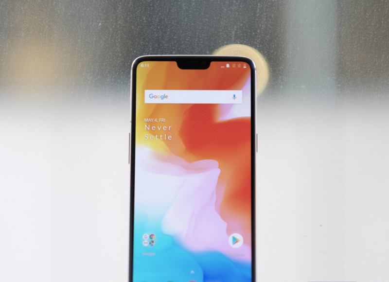 Co nen mua OnePlus 6 anh 1