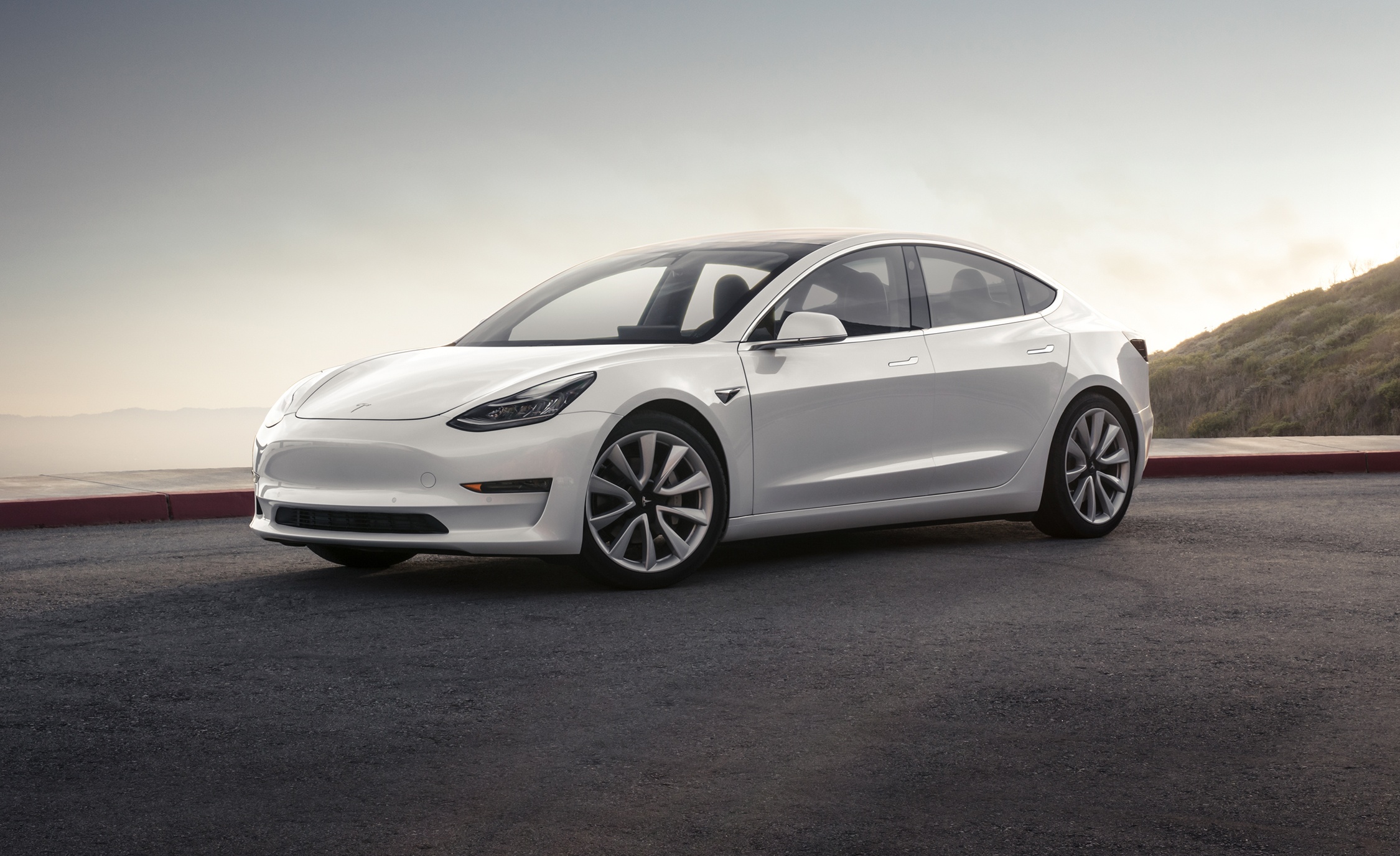 Thu lai Tesla Model 3 hinh anh