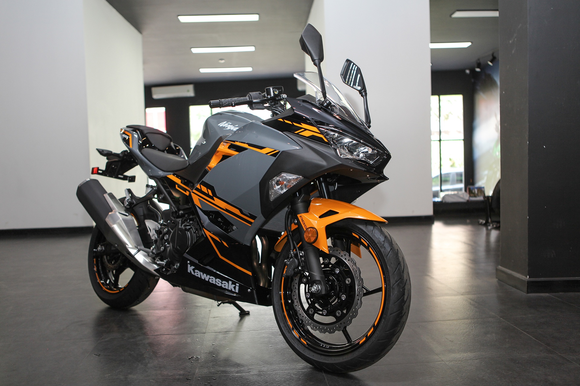 Kawasaki Ninja 400 ABS - doi thu cua Yamaha R3 gia tu 153 trieu o VN hinh anh