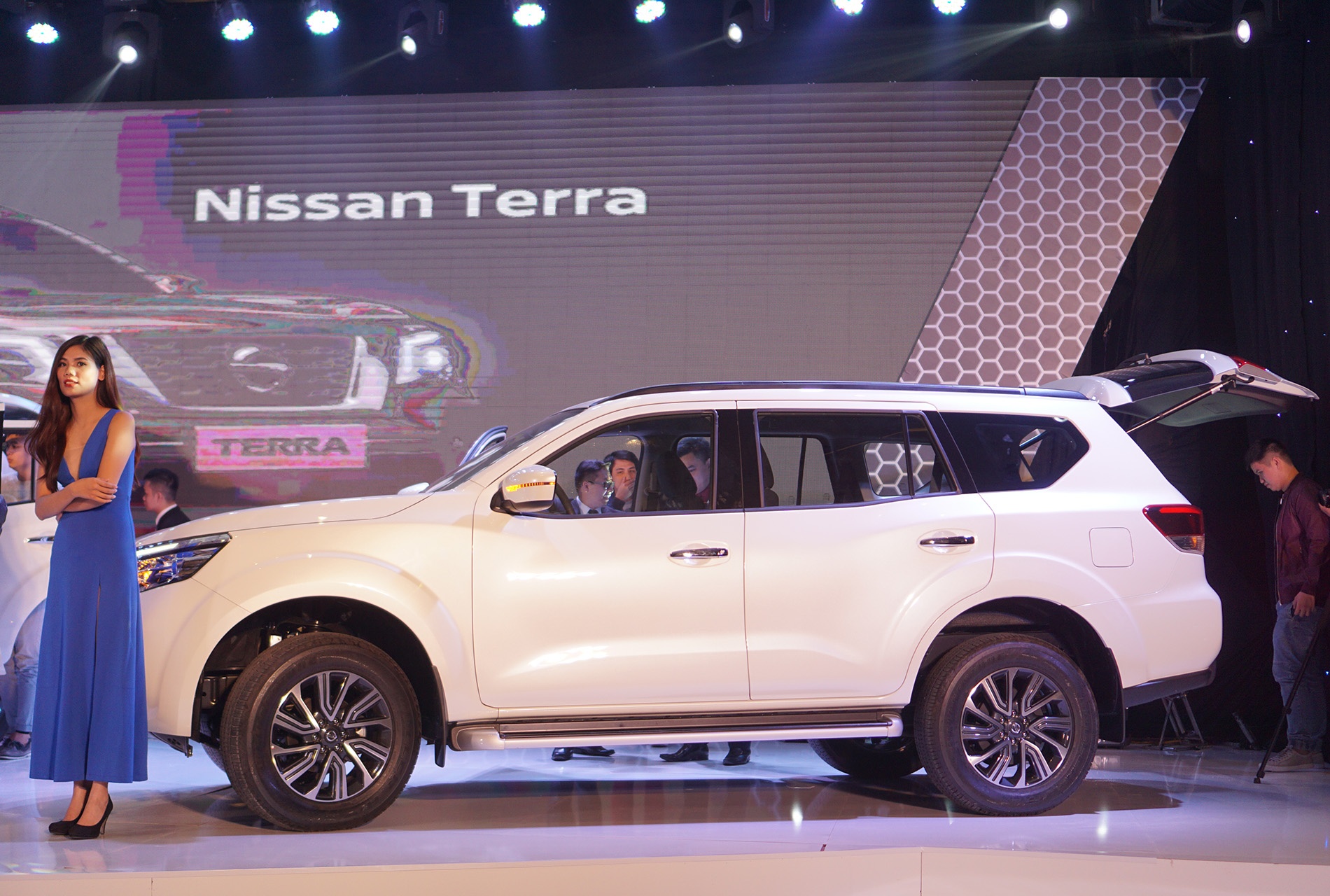 Nissan Terra giá bao nhiêu ảnh 3 Nissan Terra gia bao nhieu anh 3