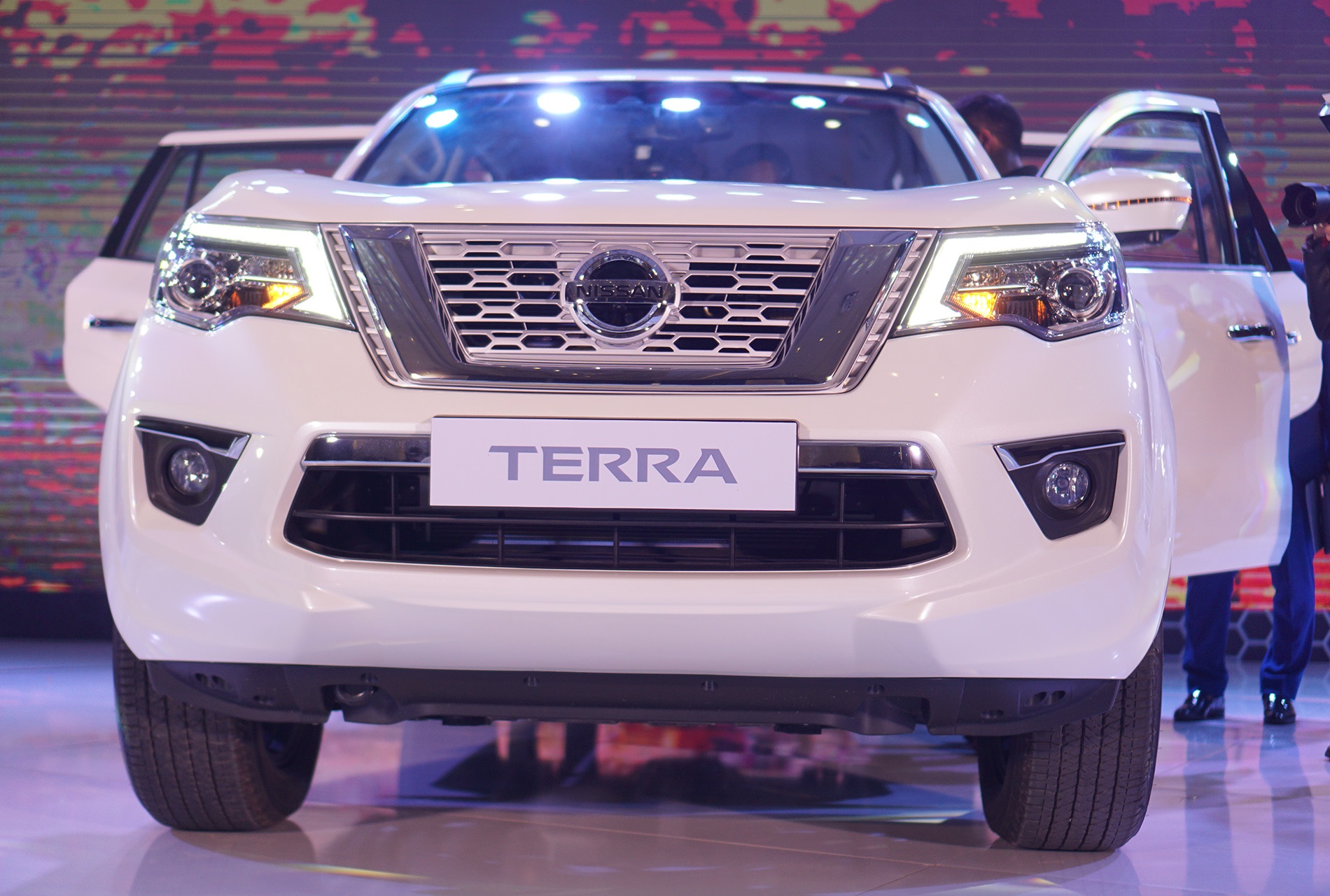 Nissan Terra giá bao nhiêu ảnh 4 Nissan Terra gia bao nhieu anh 4