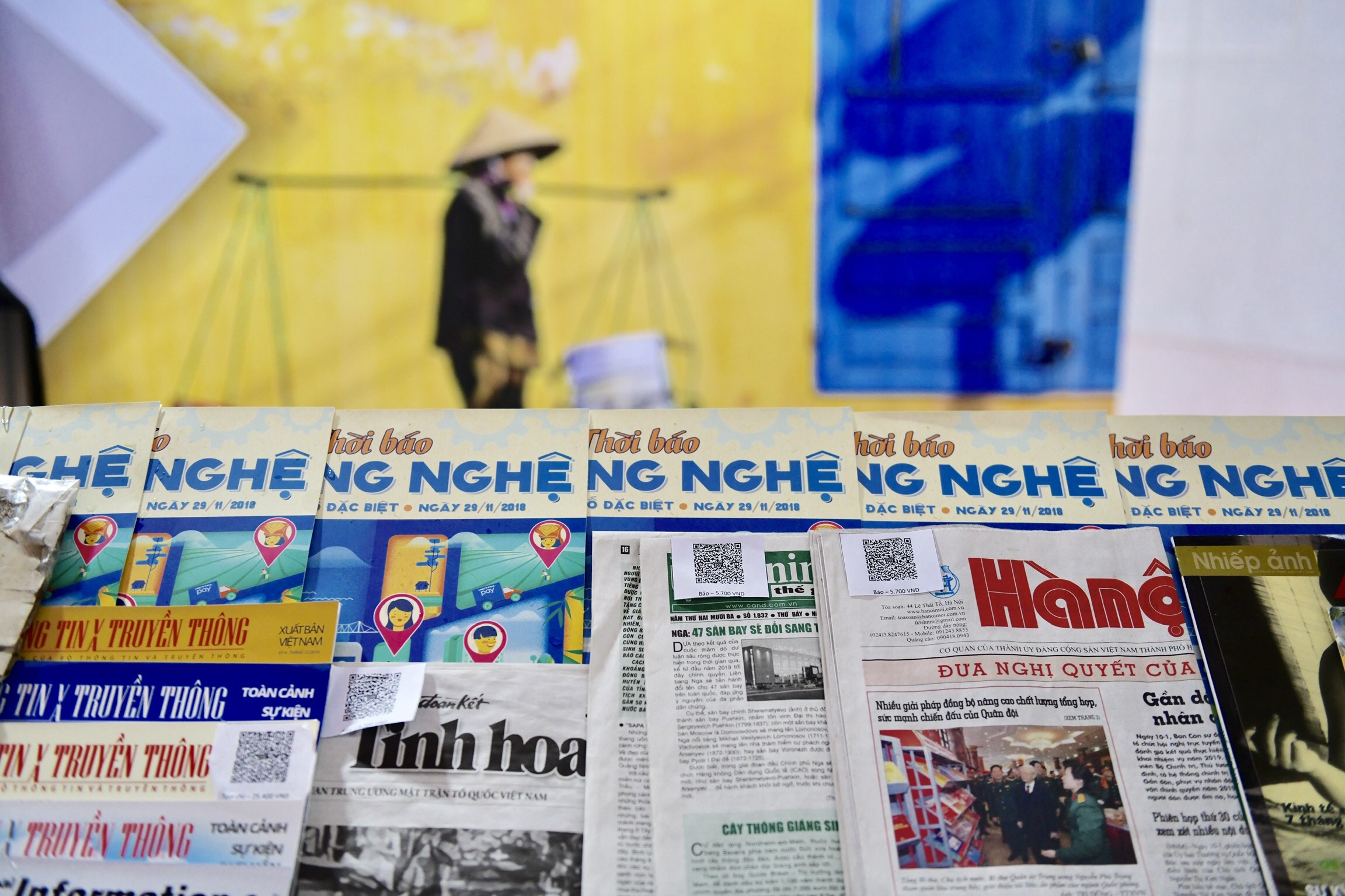 Thu tuong tham quan trien lam so anh 7