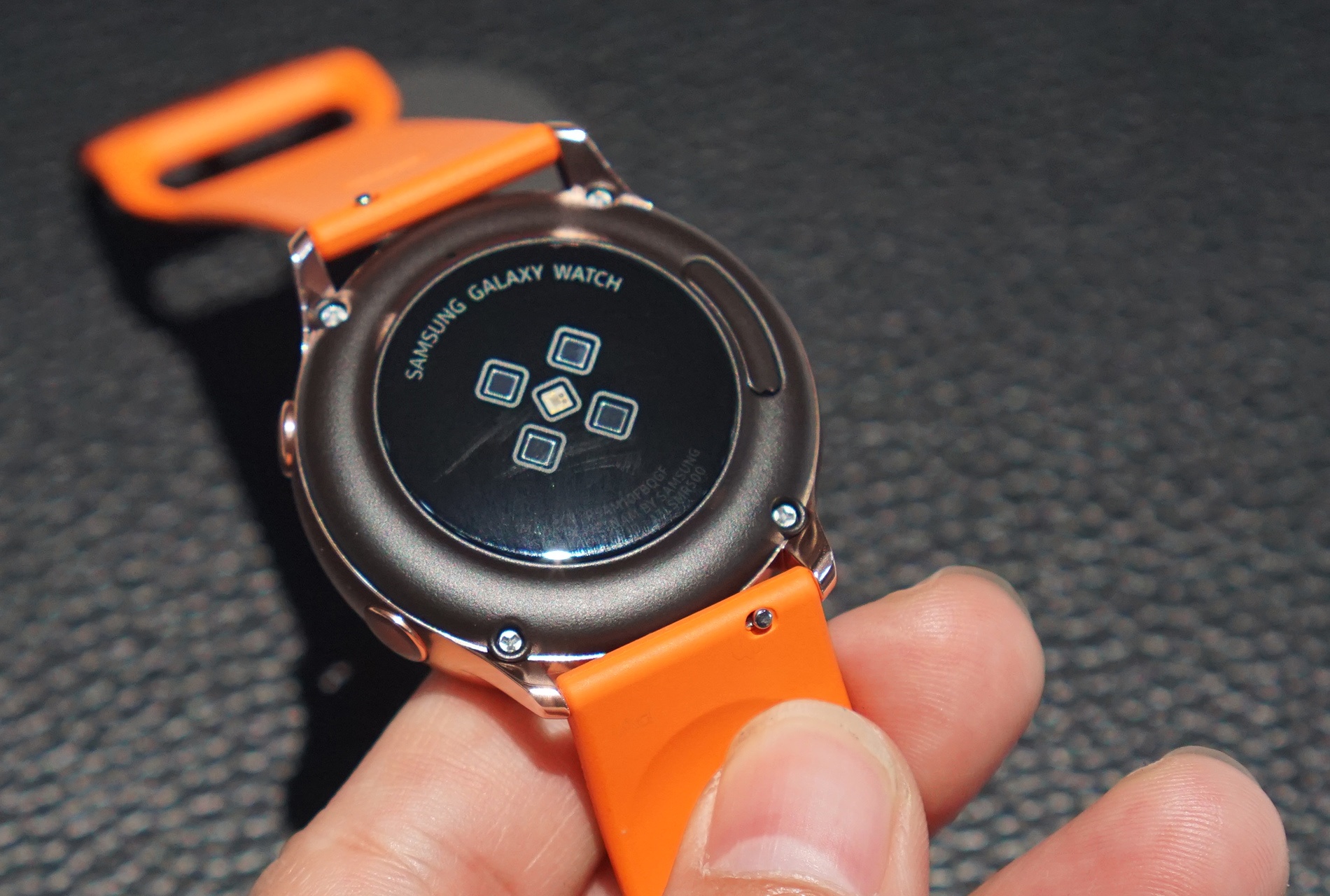 can canh Galaxy Buds Galaxy Watch Active anh 10