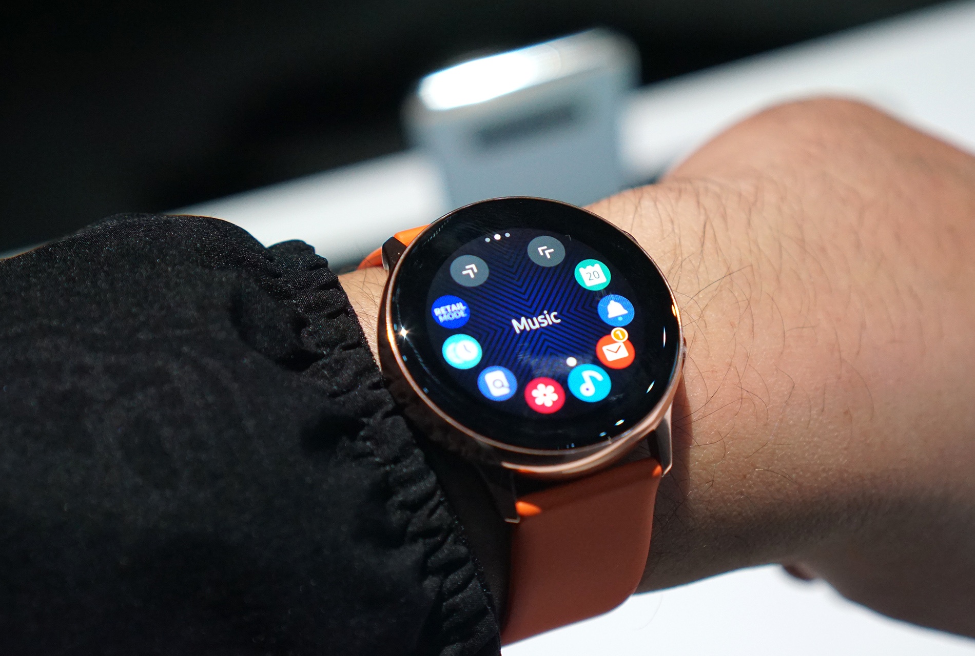 can canh Galaxy Buds Galaxy Watch Active anh 8