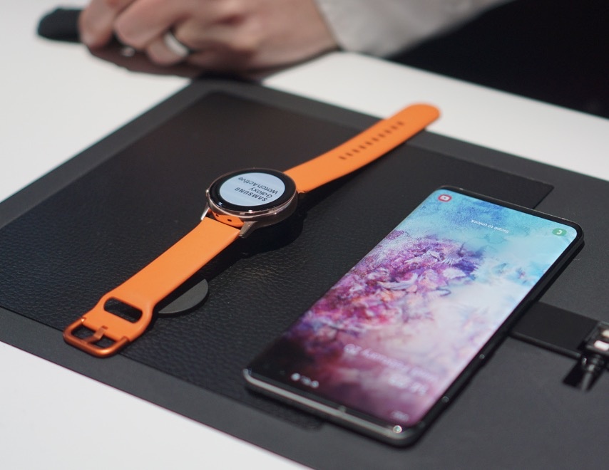 Mua Galaxy S10, ban khong the thieu 2 mon phu kien nay hinh anh